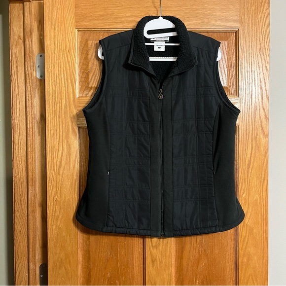 Columbia Jackets & Blazers - Columbia Women’s Black Sherpa Lined Full Zip Quilted Vest Front Zip pockets Sz L